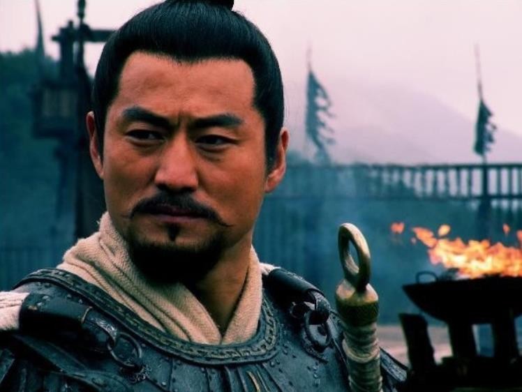 《三国演义》中有许多地方和正史不和,孙坚才是力斩华雄的名将?|孙坚|