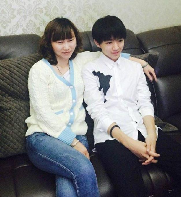 男星盛世美颜遗传妈妈,杨洋李易峰陈立农蔡徐坤邓伦的妈妈美如画