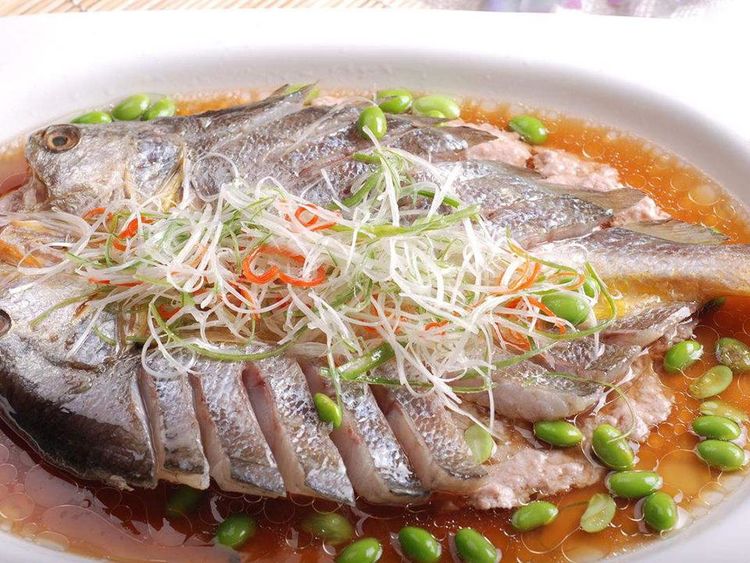 把它放进锅蒸一蒸,独特的"蒜瓣肉"口感非常好,是食养补气滋补|黄花鱼