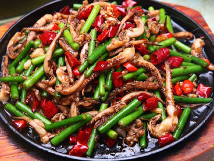 为什么酒店炒菜香?大厨说漏嘴:炒菜时放点"它",炒什么菜都香