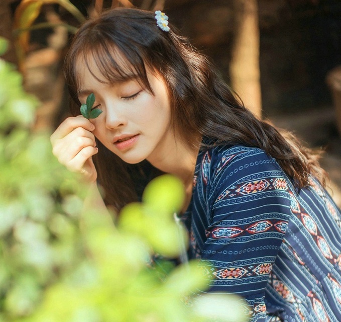 笑容灿烂清丽少女桃腮杏脸着木耳裙阳光诱惑唯美写真集