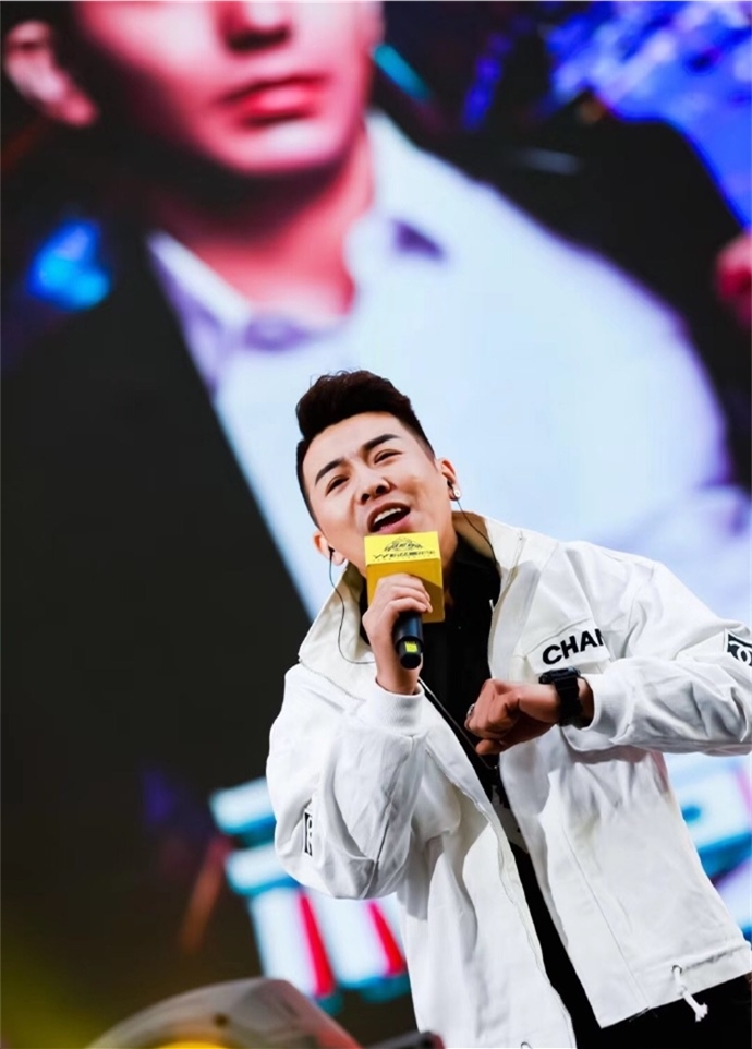 yy四大主播的公会,舞帝最强,阿哲的心悦成立晚,今却受主播欢