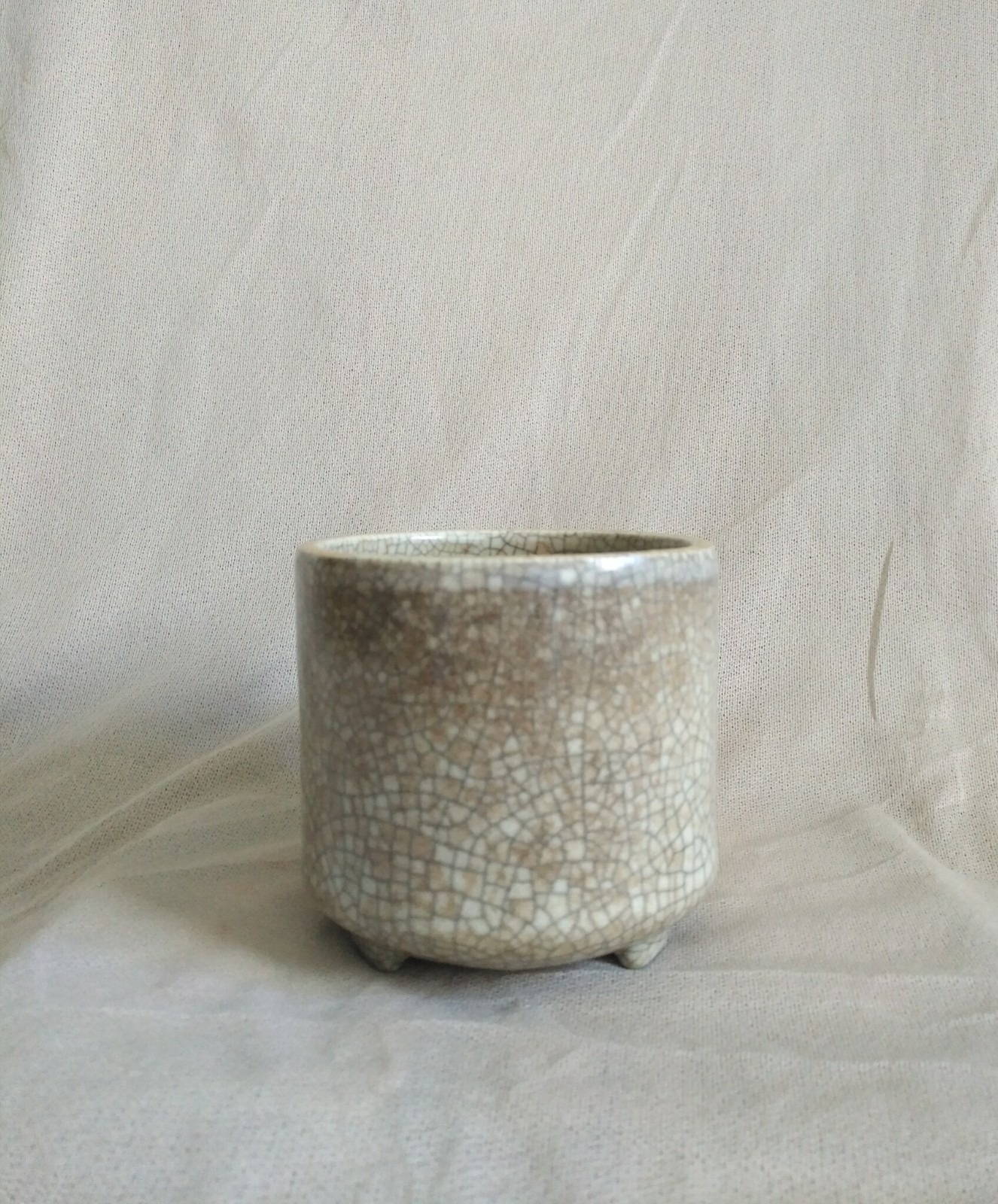 清乾隆民窑哥釉三足筒式香炉