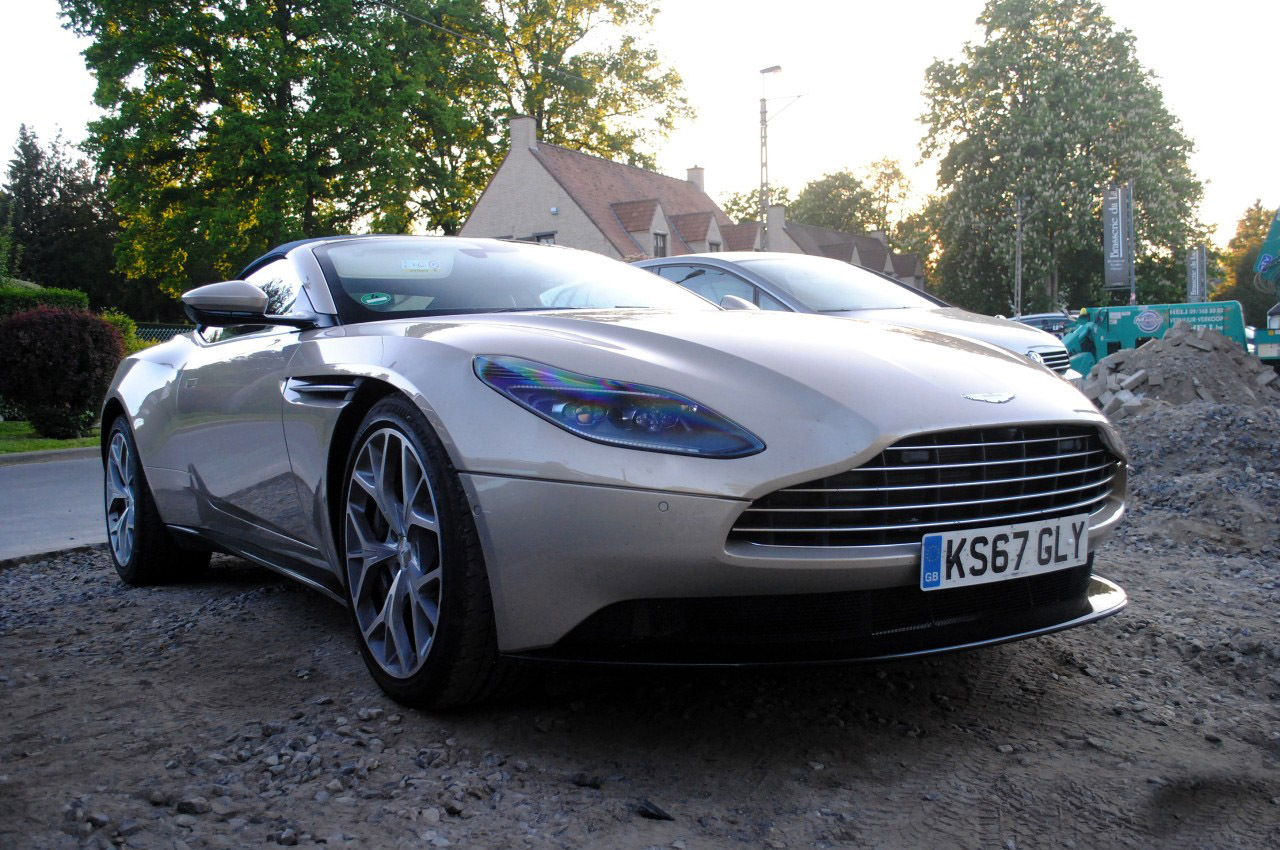 阿斯顿马丁astonmartindb11volantev8