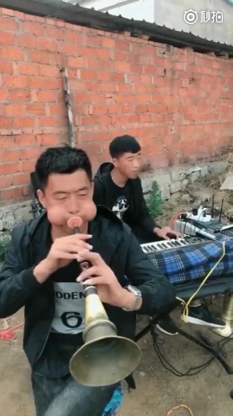 乐器中的老流氓:唢呐,就像流氓开外挂! 谜之微笑 微博搞笑排行榜