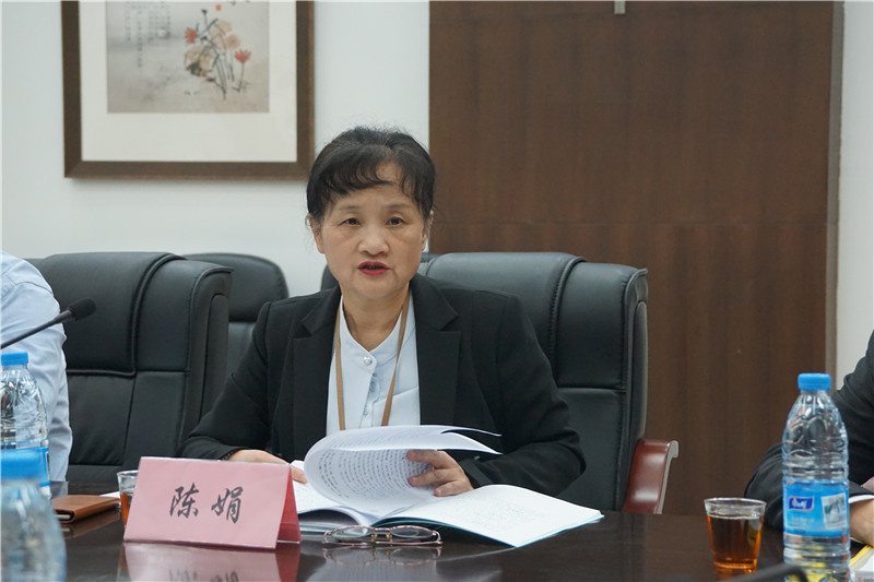 会议由厦门市文化馆馆长陈娟主持.