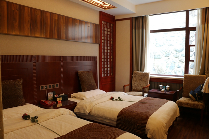 紫柏山如梦如幻,七十二洞藏幽境,八十二坦显奇观