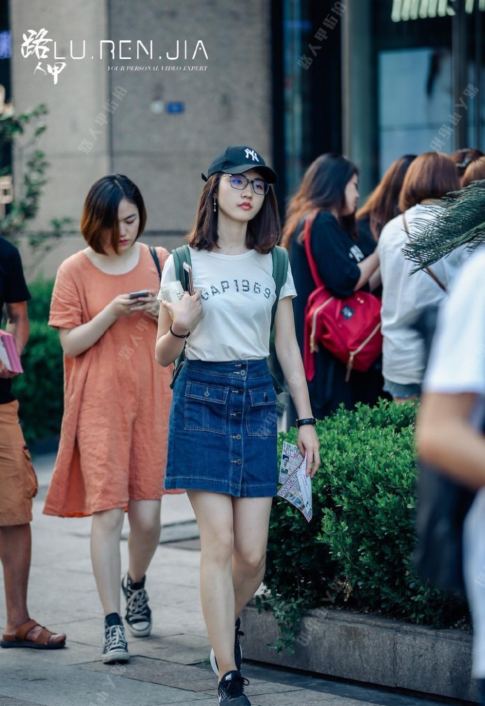 杭州路人街拍清爽的夏装气质美女