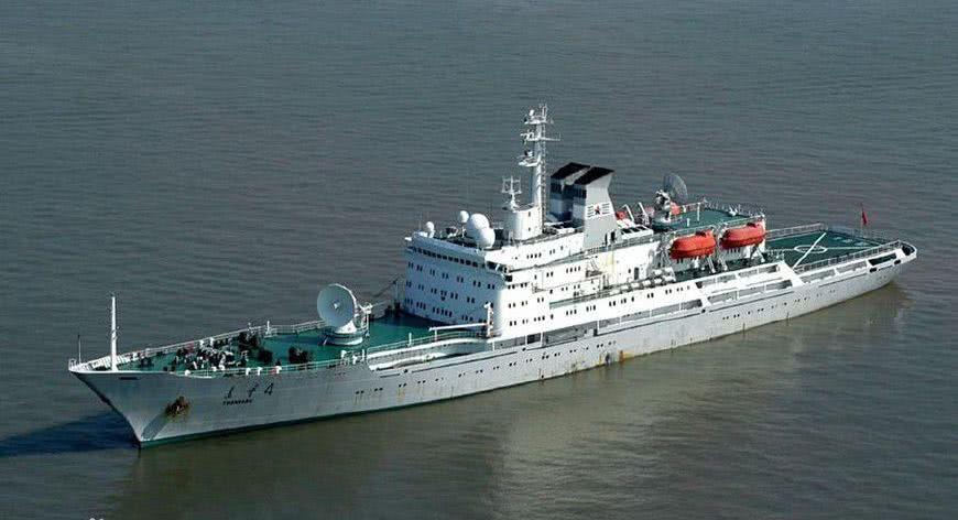 2枚导弹冲天而起, 准确贯穿近海国产军舰, 美军: 航母只能撤退