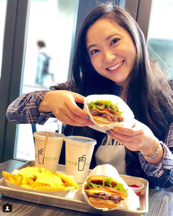 蒋劲夫发微博公开恋情,女友正脸曝光,是日本正