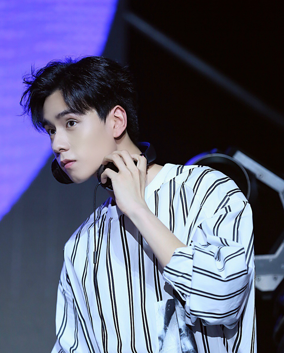 胡一天的8张侧颜照,如此眉清目秀的少年,是你心中的白月光吗