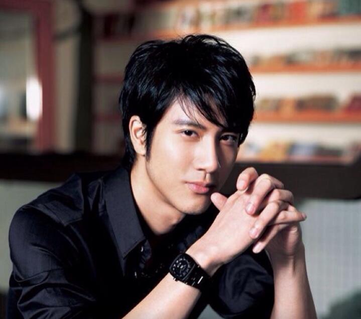 王立红,这个班出生的人,天生就精通流行音乐的创作.