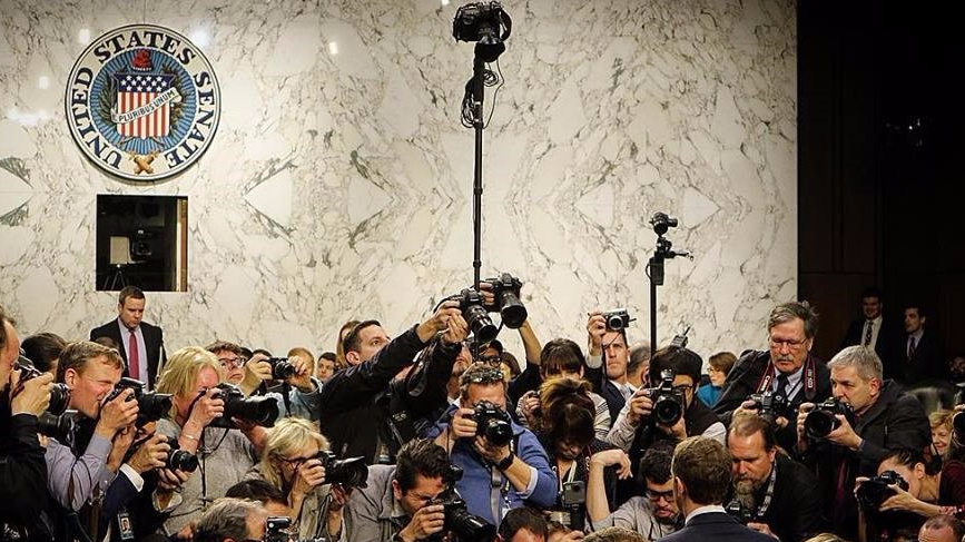 直击|扎克伯克首赴国会“过堂” 他都经历了什么？_新浪新闻