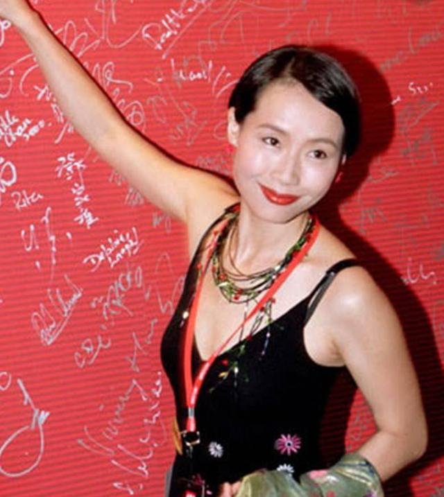 叶童的肚子也没有动静,而且如今的年龄也越来越大了,想要在怀孕的机会