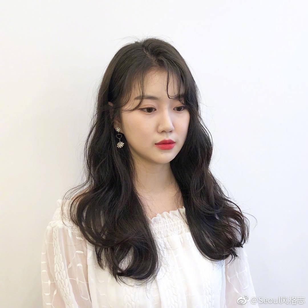 一头深色系长卷发,真的非常温柔显气质!