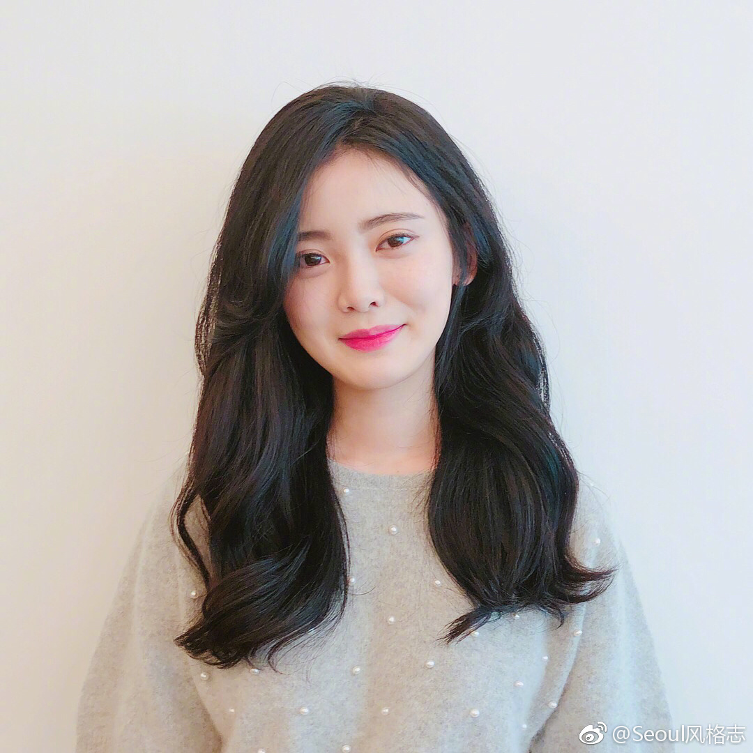 一头深色系长卷发,真的非常温柔显气质!