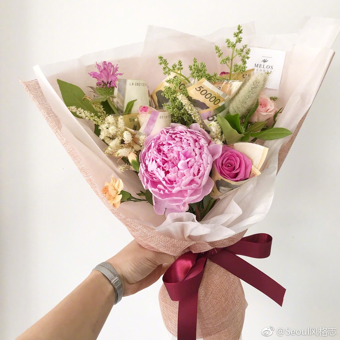 浪漫与财富并存的花束,用这样的一束花去哄女朋友应该不会失败的吧