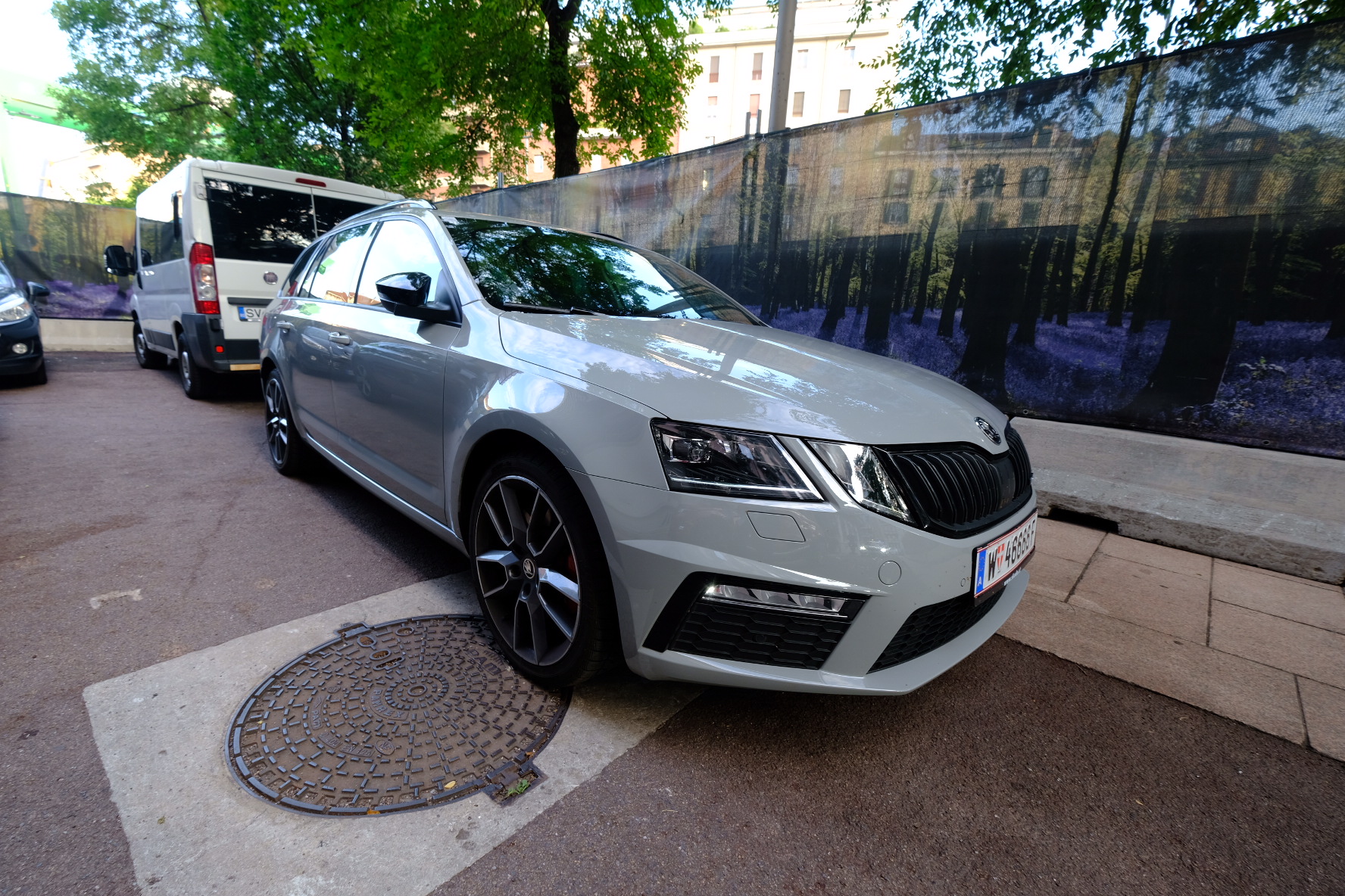 洋灰地色的明锐旅行rs,真的帅可惜国内没引进