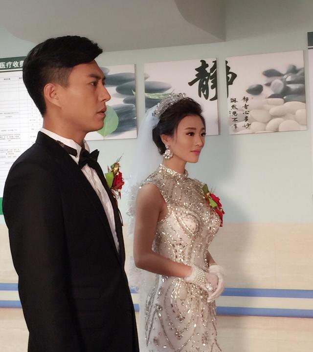 《我们的爱》剧透靳东跟那个小三在一起 穿上婚纱在医院结婚