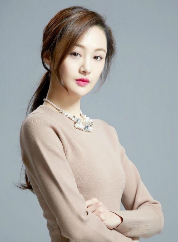 郑爽:清新可人,五官精致的女孩,穿什么都美美哒!