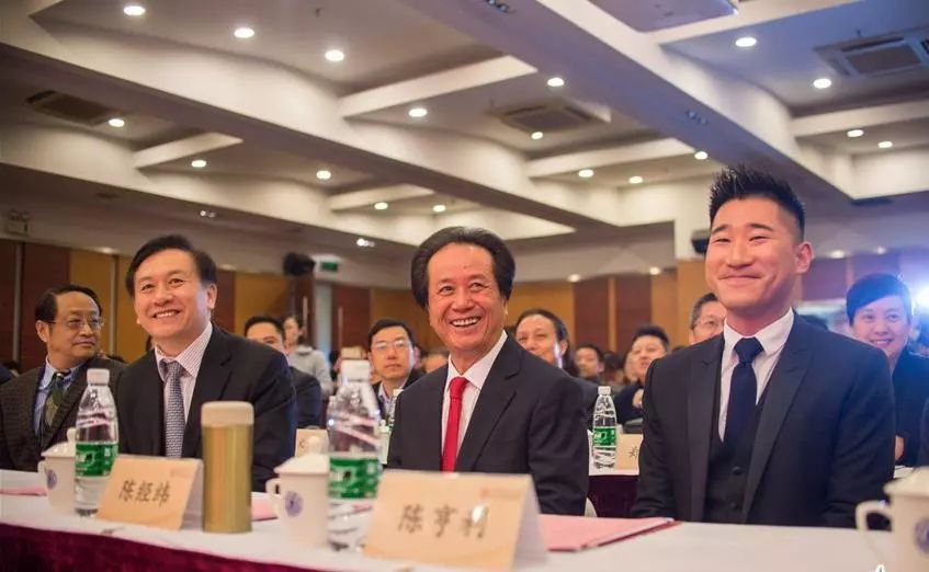 做创二代不做富二代潮商经纬家族的接力跑