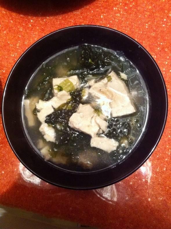 主料:干紫菜12克,北豆腐150克,瘦猪肉90克,酱油4克,醋3克,盐3克,香油5