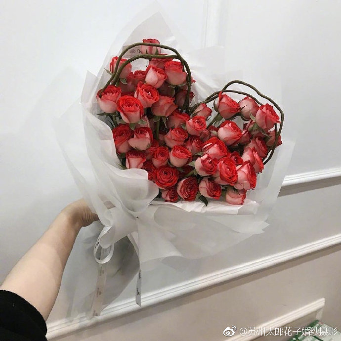 12月的第一天希望你能收到这么一束可爱的花束啊
