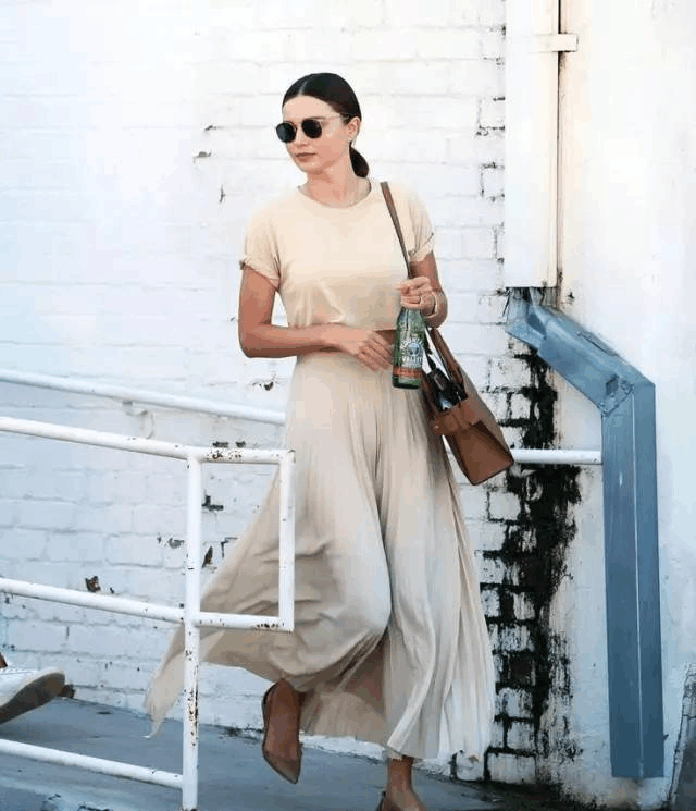 T恤+半裙这样穿出花样, 千万别穿太蓬的纱裙,