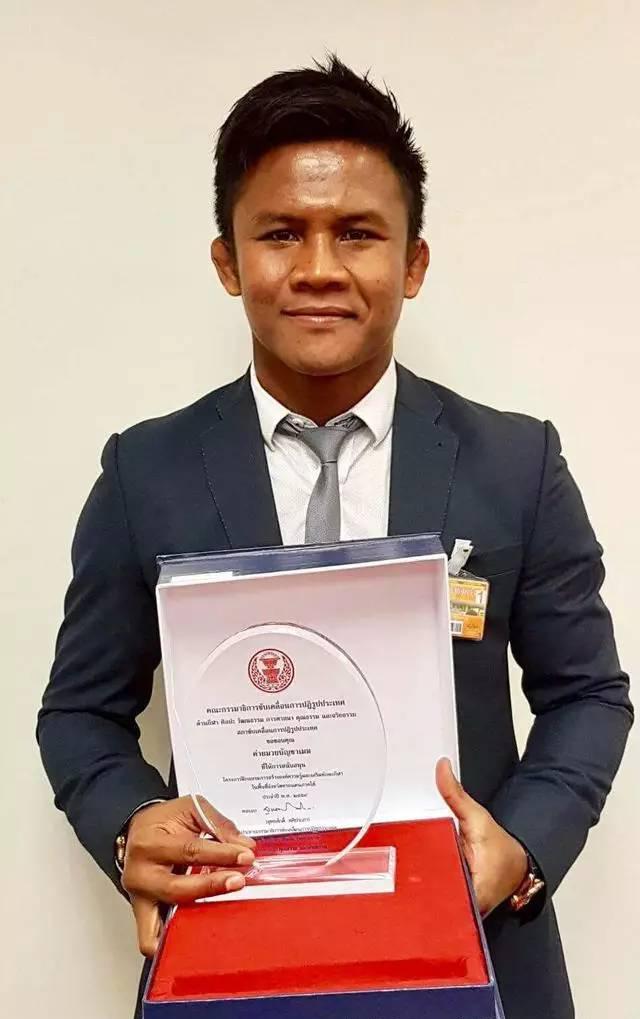 泰拳王播求被授予杰出贡献奖,三战武僧一龙有望上演