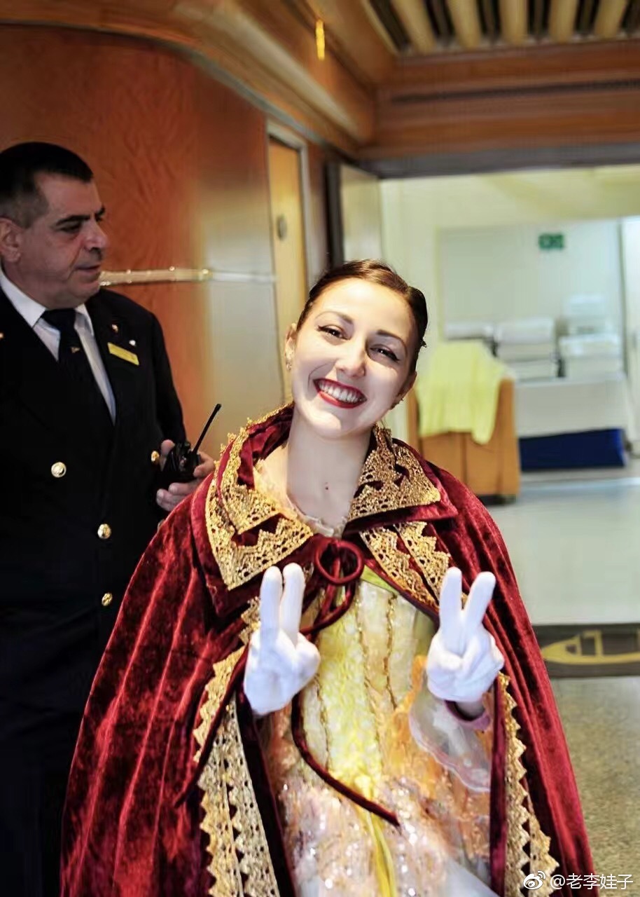 歌诗达公司的＂大西洋号＂邮轮，排水量达86000吨，乘客为2300人|大西洋|排水量|邮轮_新浪新闻