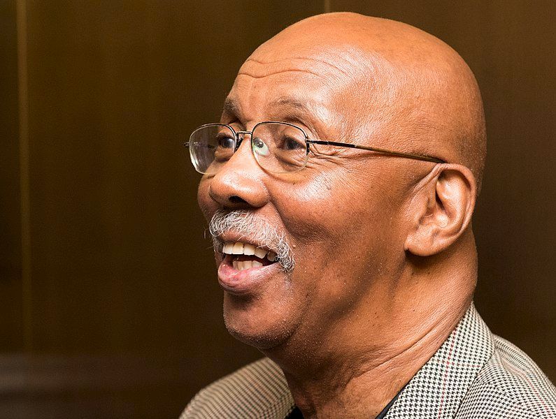 招黑人进队夺ncaa冠军,改变美国篮球历史