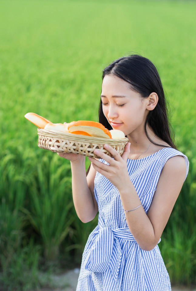 睡眼惺忪的素颜女孩最爱夏日写真集