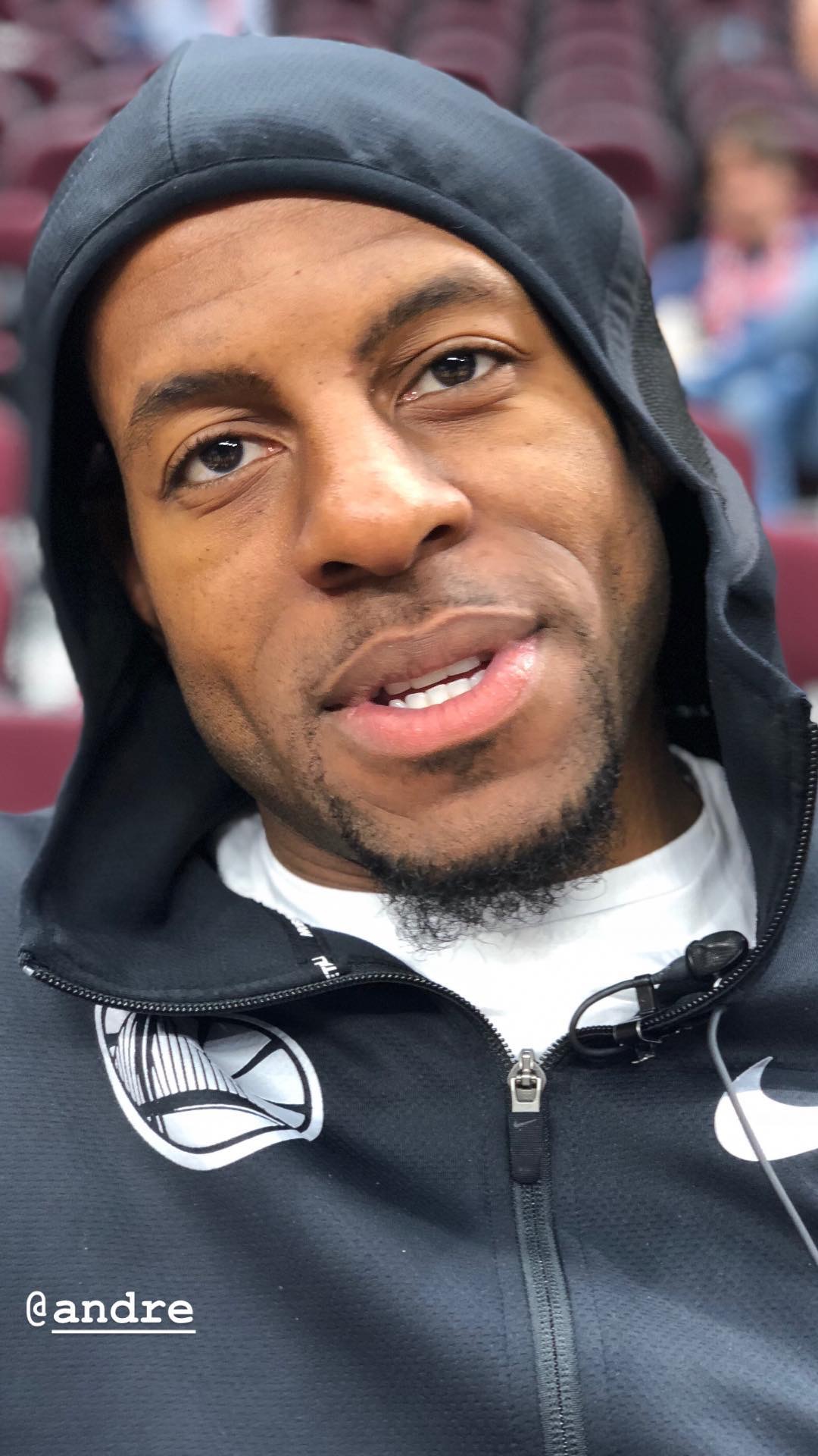 nba官方ig story放出一组金州勇士大头照看得好舒服库克的评论自取