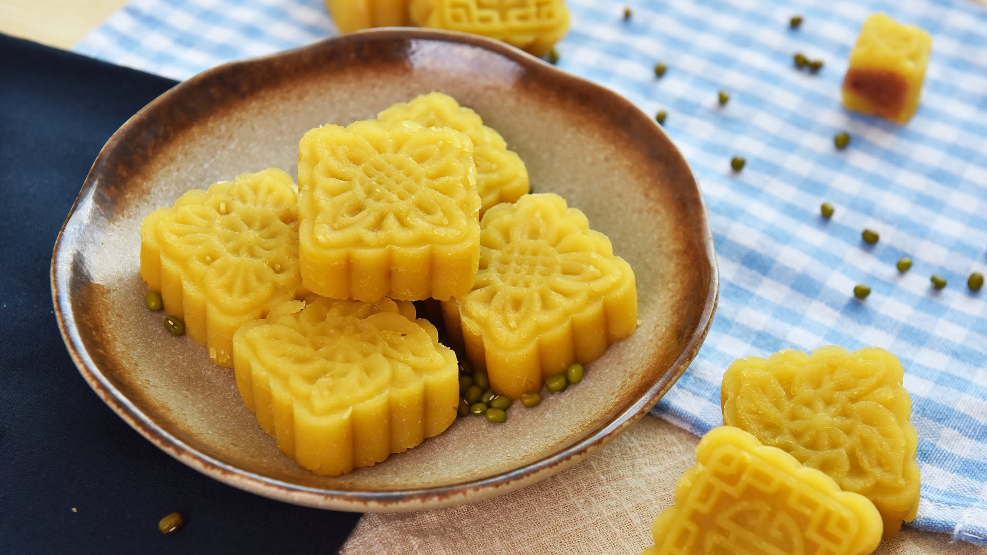 夏天来点绿豆糕,绵软细腻,不仅美味,还特解暑,小朋友的最爱!