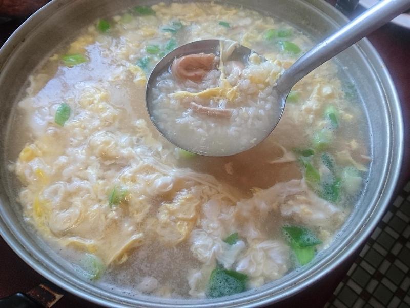 鲍鱼和鸡蛋粥搭配也是一道美食,鲜香味美,营养非常丰富