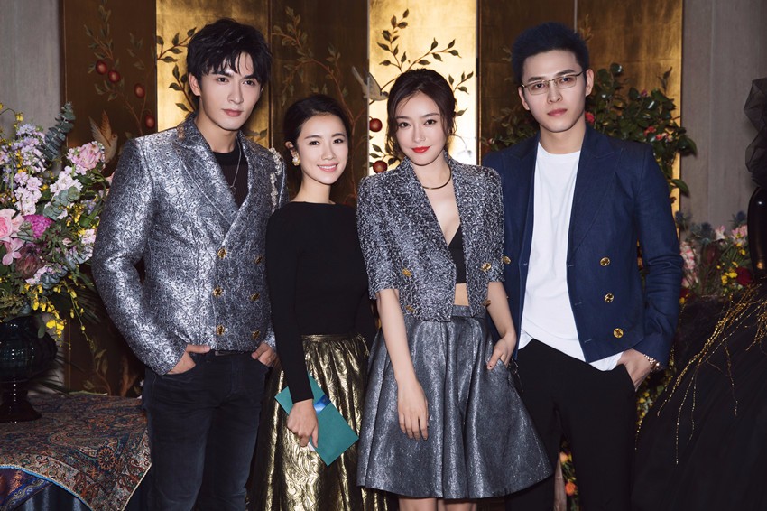 李春嫒受邀亮相时尚活动 气质优雅尽显知性美