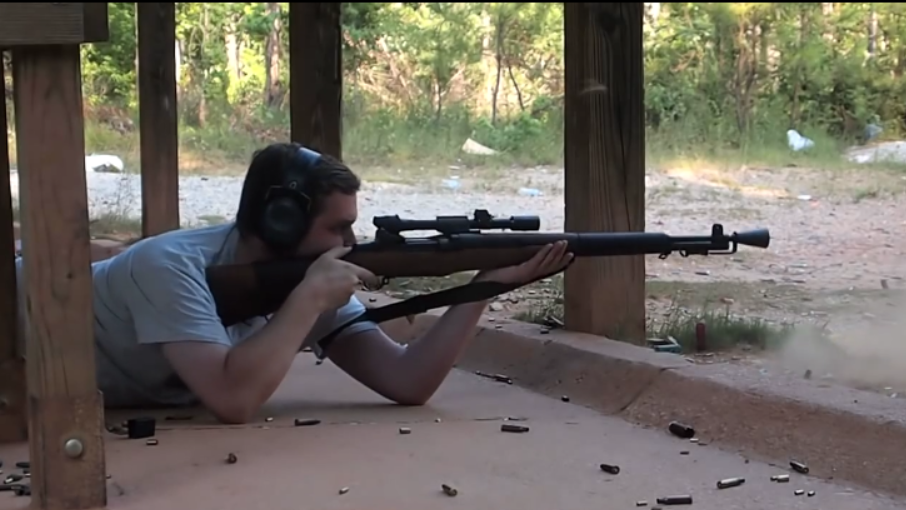 较为少见的m1d加兰德狙击步枪,弹夹供弹八发 靶场射击测试