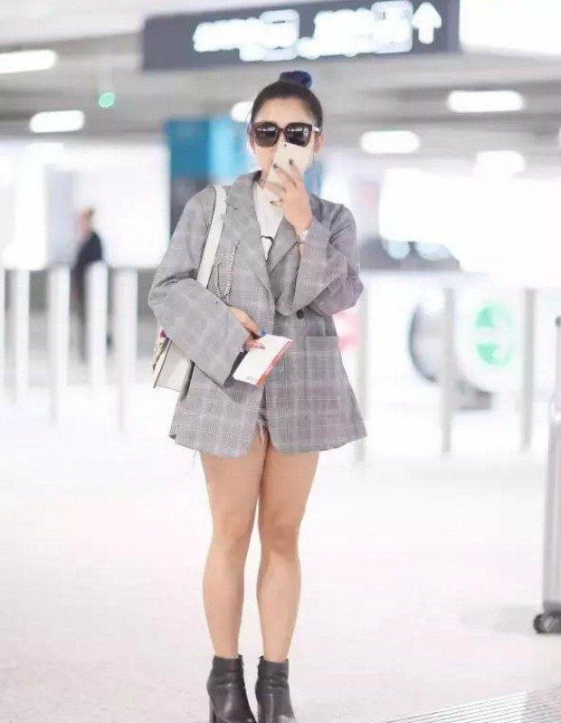 何洁模仿女星穿衣,被吐槽穿衣土气,显腿短