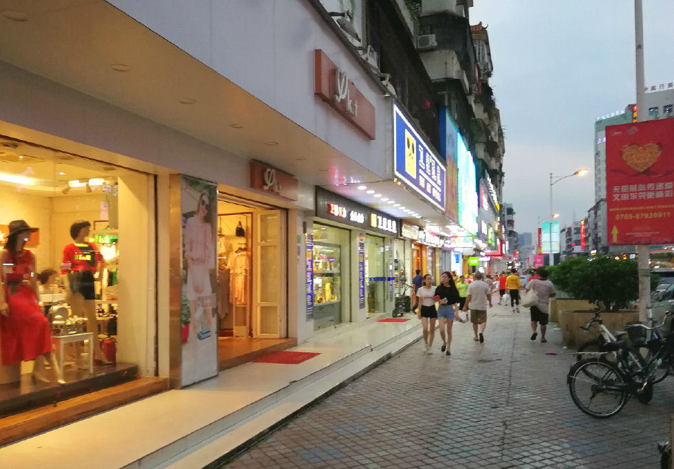 探访东莞塘厦镇老商业中心,物是人非,以前的打工者都去哪