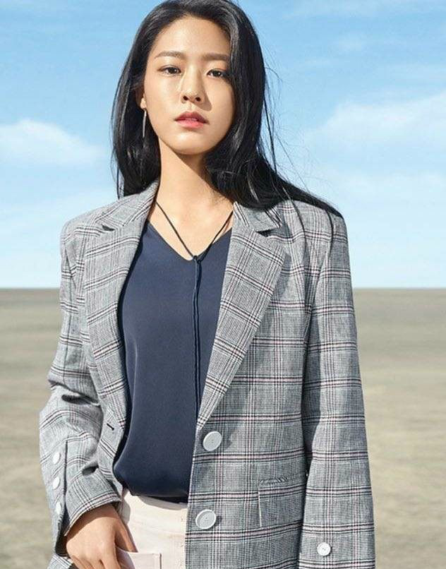 1995年1月3日出生于首尔,韩国女歌手,演员,aoa组合成员及其小分队aoa