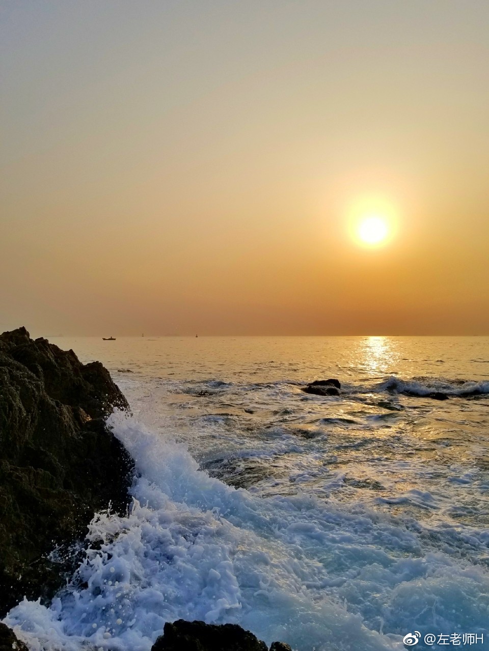 金色海洋 朝阳给大海披上了金色的霞光|金色|青岛|霞光_新浪新闻