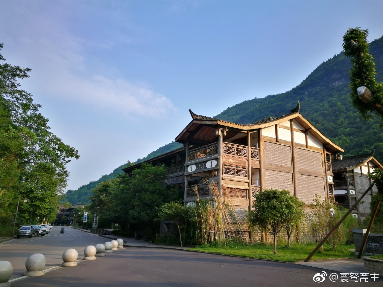 清晨在金佛山天星小镇走走太阳刚出来没什么人很宁静