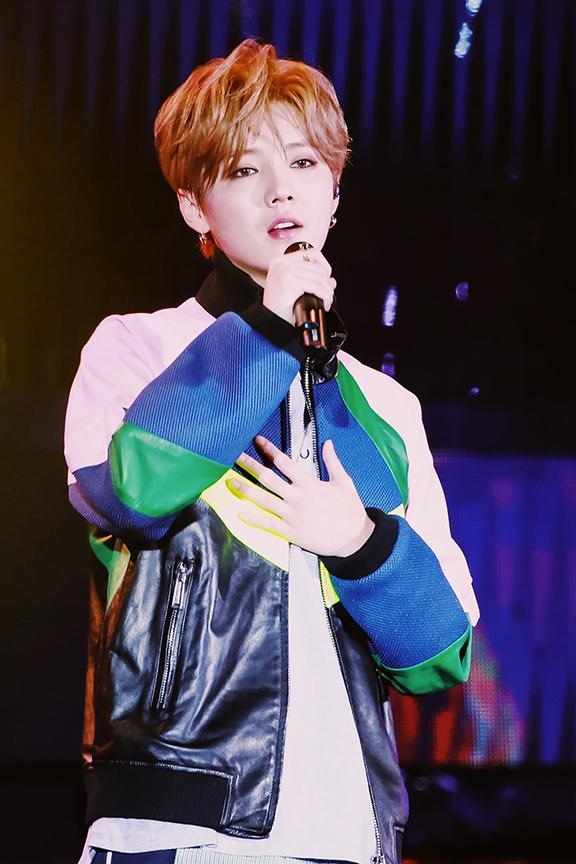 鹿晗演唱会上座率爆棚,tfboys齐支持