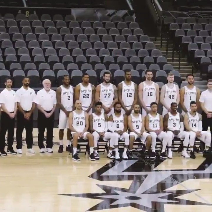 马刺拍全家福! 好久不见穿着球衣的卡哇伊伦纳德了! 67