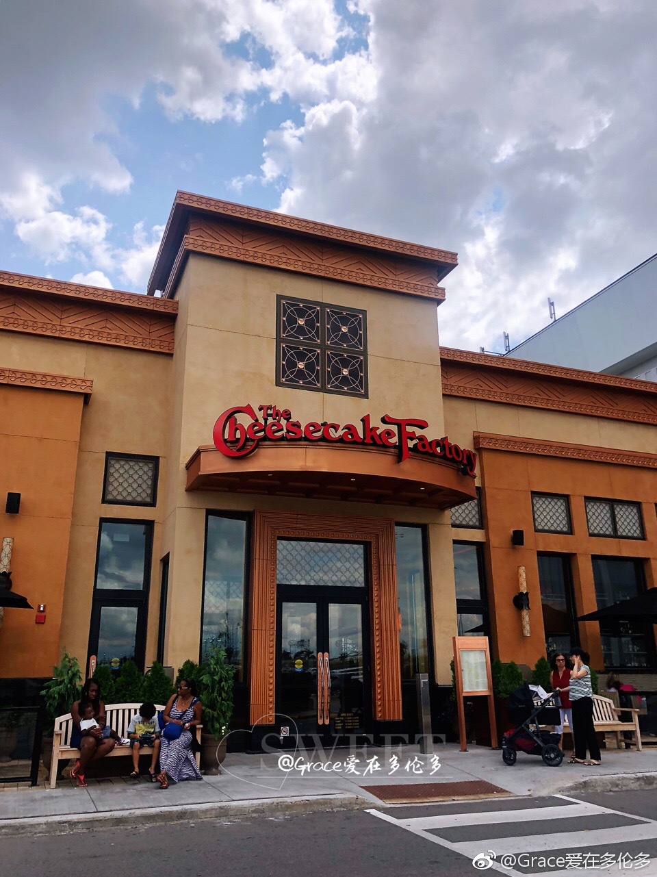 多伦多第一家cheesecake factory,开业大半年了热潮终于有所降温