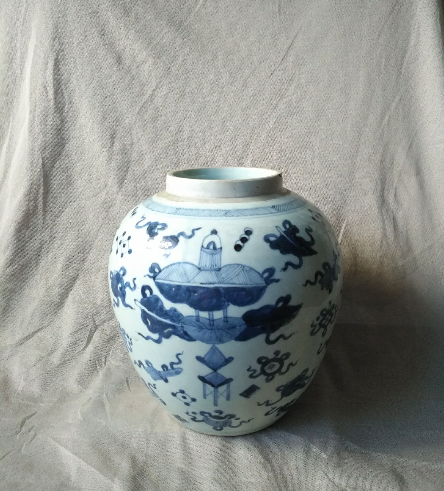 清早期民窑杂宝纹青花罐
