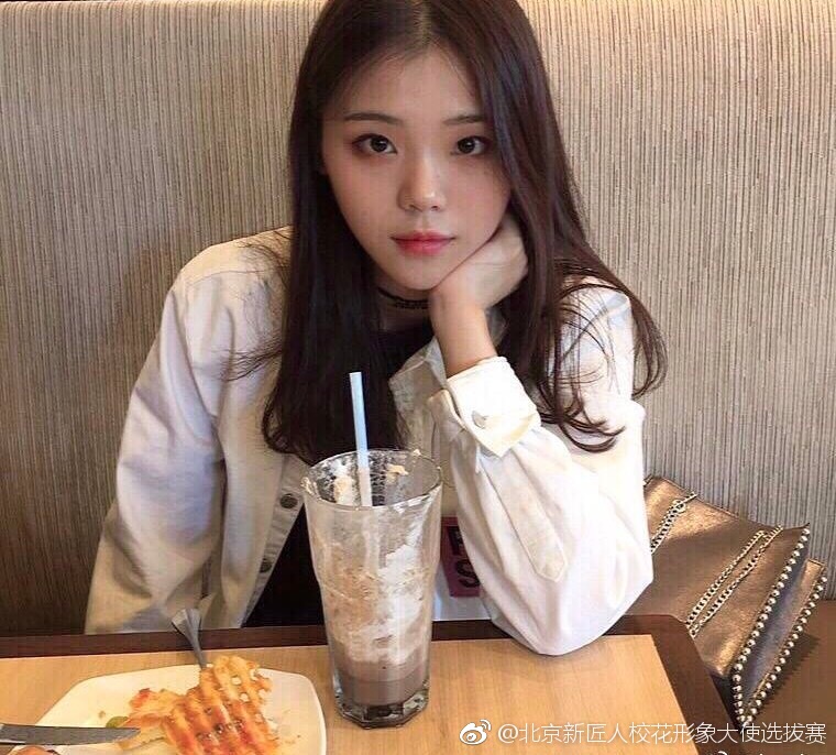 微博黄倩倩98年吉林医药学院168cm94kg