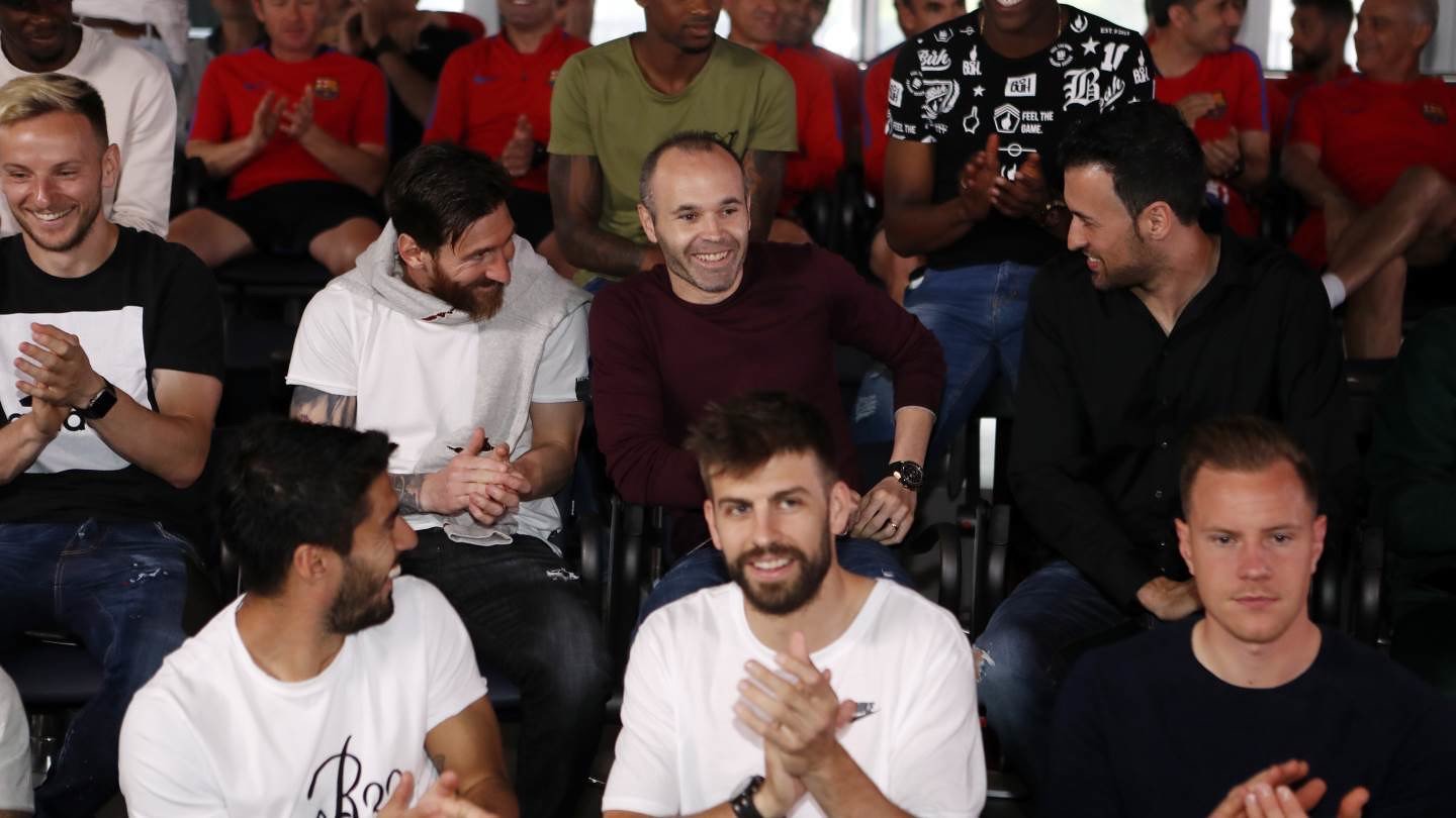 伊涅斯塔告别巴萨仪式