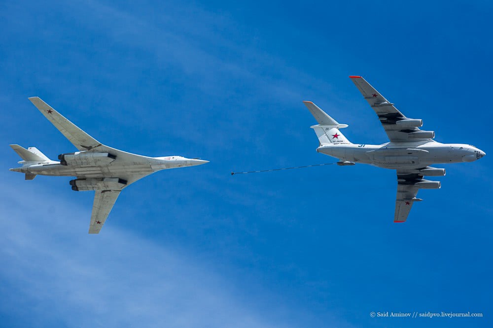 伊尔-78mk加油机与图-160战略轰炸机编队米格-29smt与米格-29ub机队苏