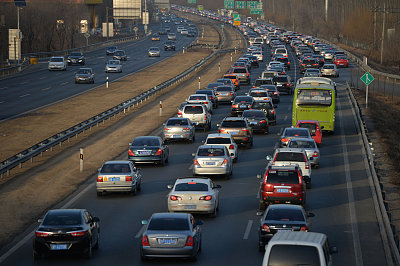 2017年清明期间,全省高速公路车流高峰日将近600万车次.